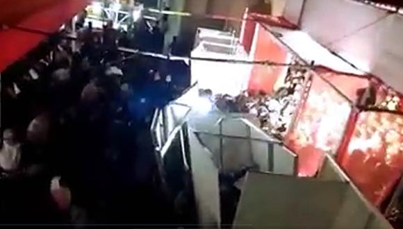 Baile con Agua Marina en feria del King Kong casi termina en tragedia (VIDEOS)