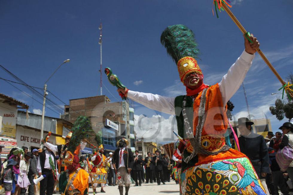 Los Shapis demuestran  devoción por la santísima 'Cruz de Mayo' (FOTOS)