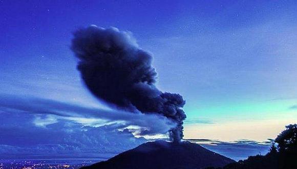 VIDEO: Erupción del volcán Turrialba impresiona por su belleza