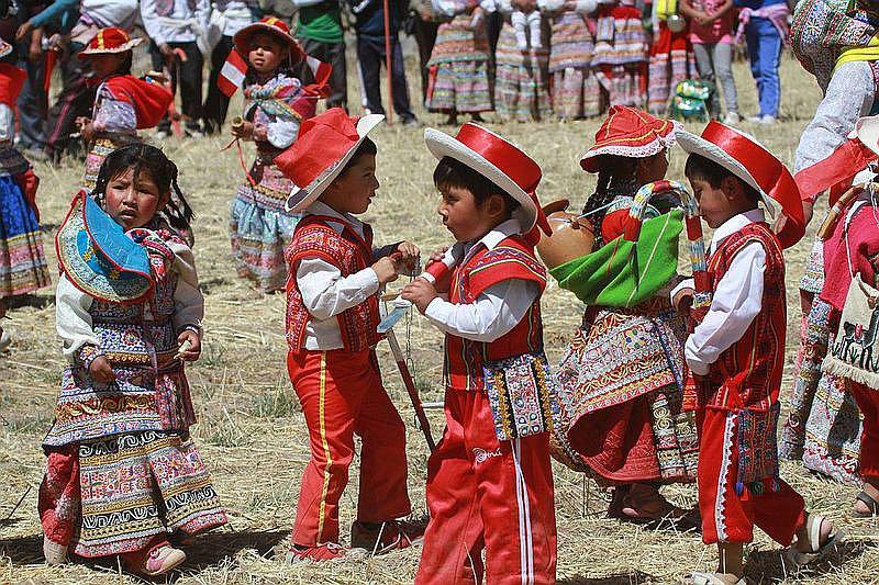 ​¡Ternura! Así bailan los niños del valle del Colca por el 192 Aniversario (VIDEO)
