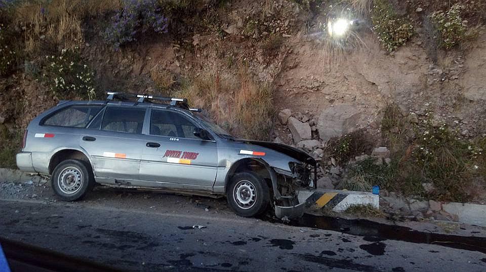 Moquegua: Despiste de auto deja heridos a profesores en Carumas