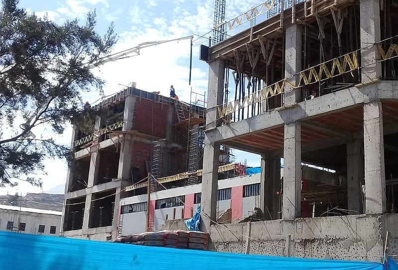 Roban piezas de equipos pesados que trabajan en reconstrucción de colegios