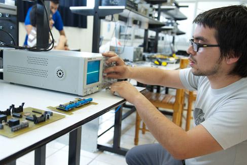 Las 20 carreras técnicas con mayor demanda y buena remuneración