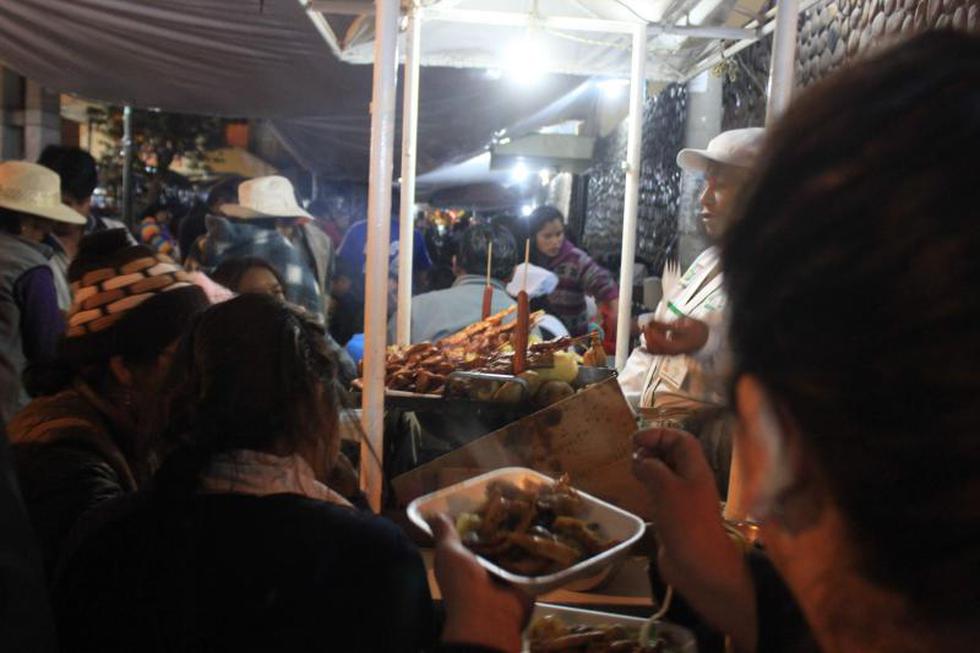 Comida criolla inunda las noches del mercado Modelo (FOTOS)