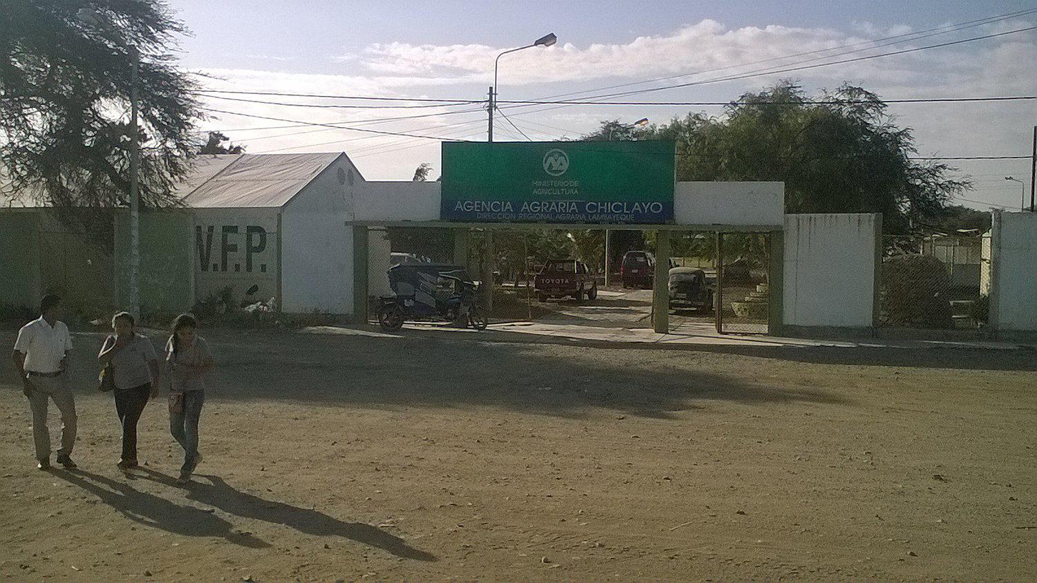 Chiclayo: Funcionarios hacen fiesta y toman cerveza en local del Estado (VIDEOS)