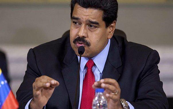 Nicolás Maduro se aferra a militares en medio de caos económico