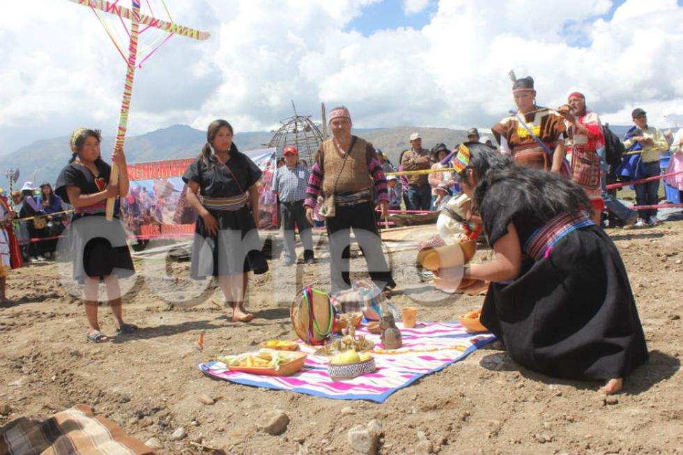 Con ritual mágico preparan pachamanca más grande del mundo (FOTOS)