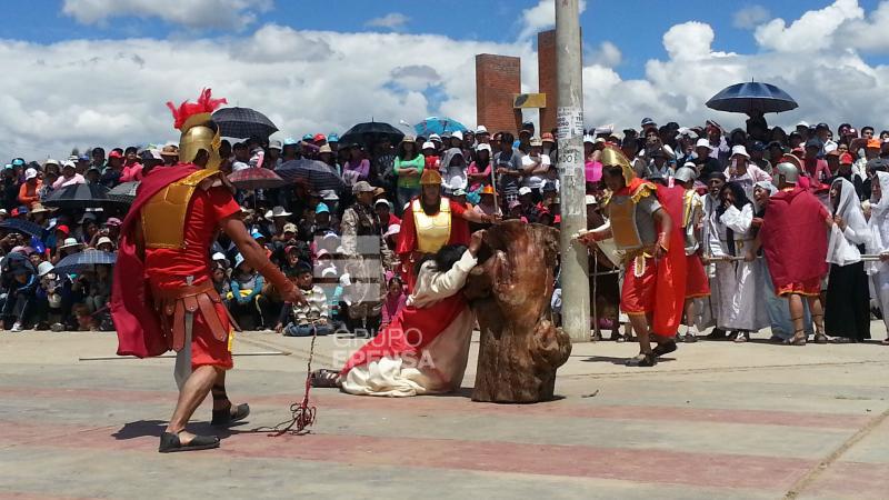Crucifican a Jesús en distrito de San Agustín de Cajas