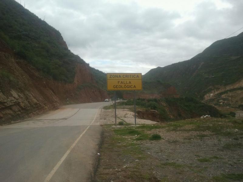 Por caída de badén Hyo incomunicado con Huancavelica  