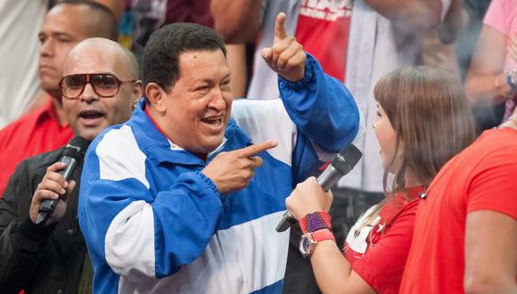 Chávez saluda a venezolanos tras operación