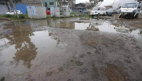 La Municipalidad de San Juan de Lurigancho insta al gobierno central “declarar en emergencia el agua y desagüe en el distrito” debido a los constantes aniegos.