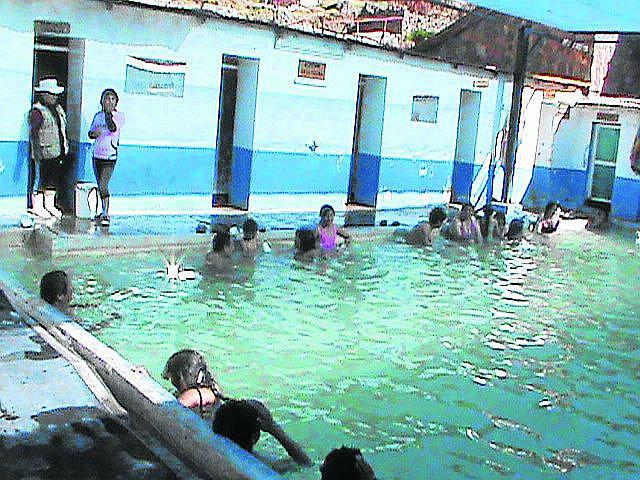 Turista muere en baños de La Calera, en Chivay