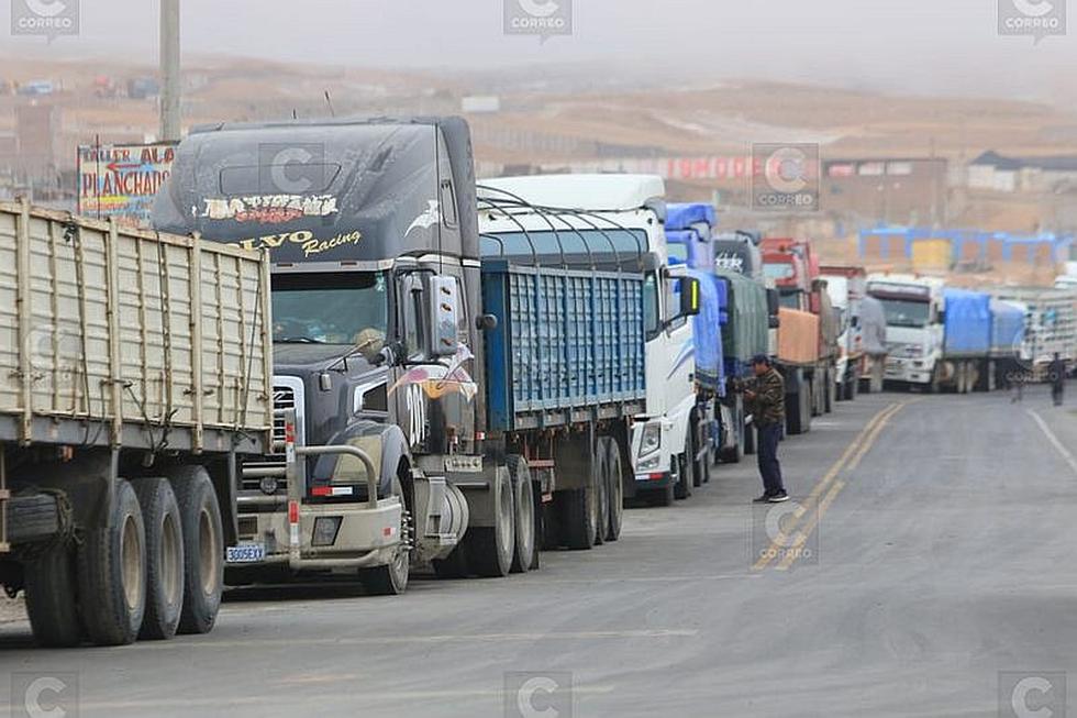 ​Camiones permanecen varados hace 6 días en Matarani (FOTOS)