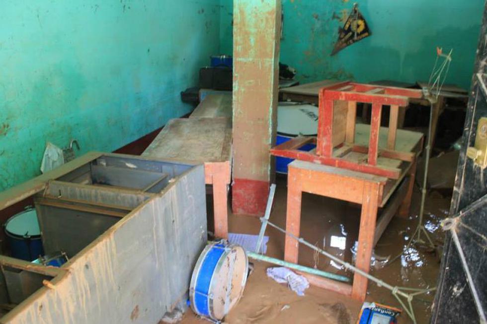 Mobiliario escolar de Izcuchaca fue devastado (FOTOS)