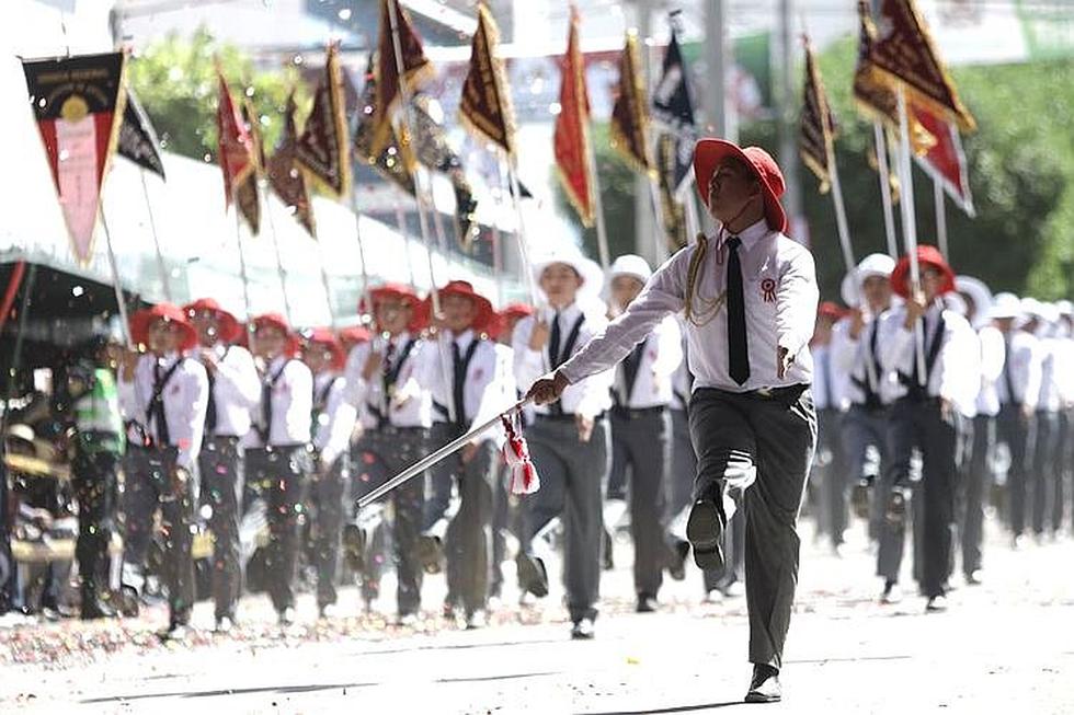Escolares desfilan con el propósito de participar en la Parada Militar (FOTOS)
