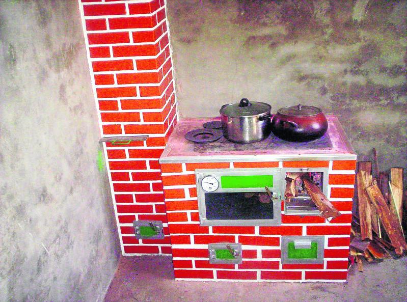 Huancaíno fabrica cocinas ecológicas a leña 