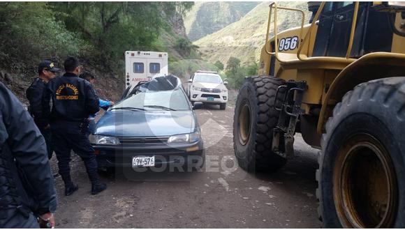 Un fallecido dejó caída de enorme roca sobre carretera La Oroya - Ayacucho