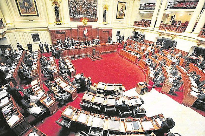 Dividen opiniones por cese de generales PNP