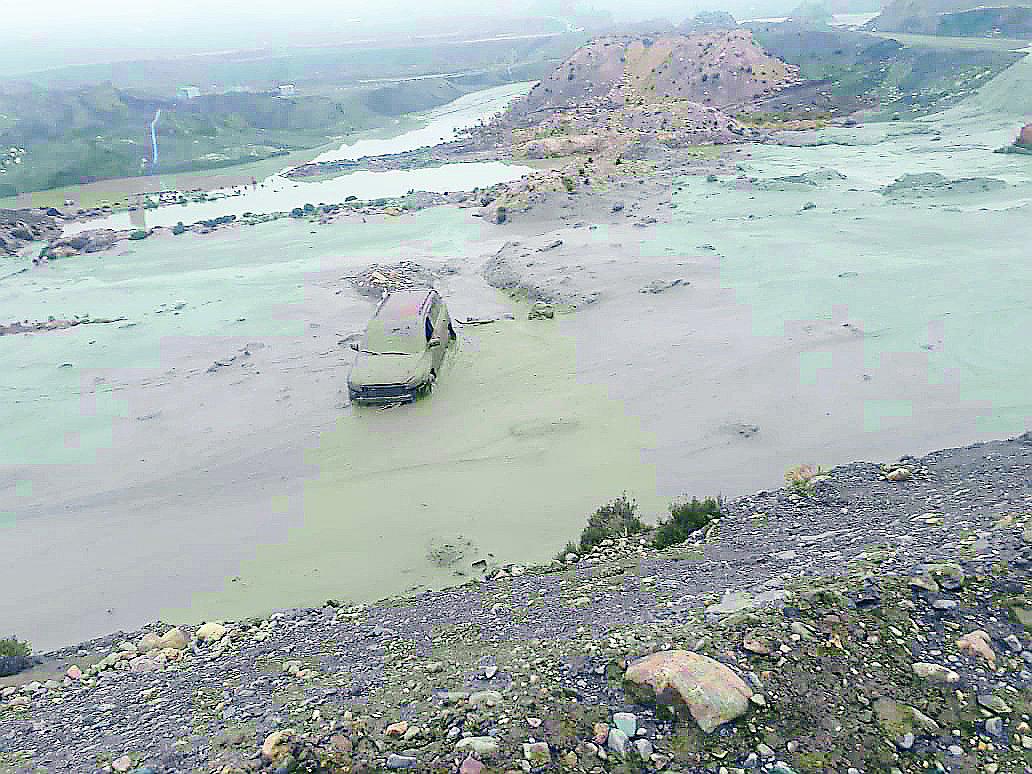 Relave minero se desborda en Ananea y muere una persona