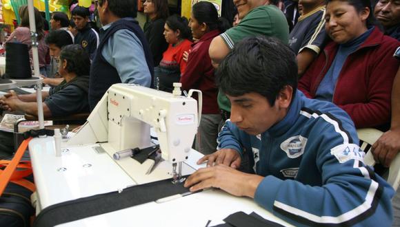 Los trabajadores independientes e condición vulnerable también serán beneficiados con el bono de 380 soles (Foto: Andina)