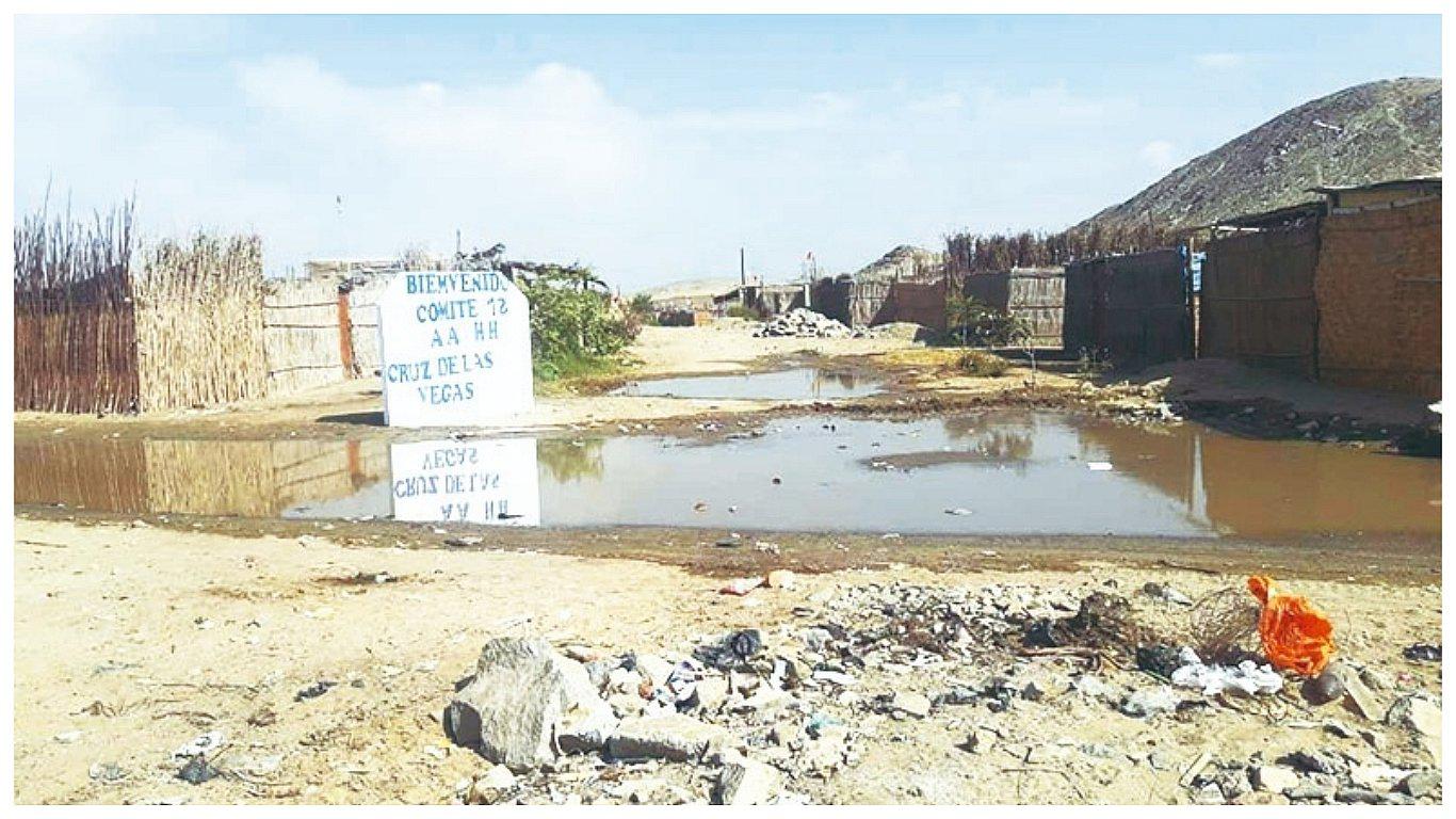 Desagüe de penal colapsa y aniega calles