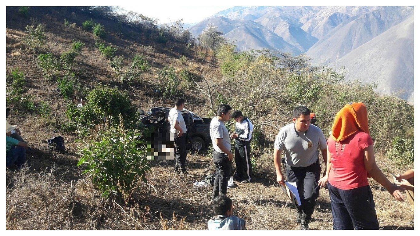 Tres militantes del partido Modelo mueren tras caída de camioneta a un abismo
