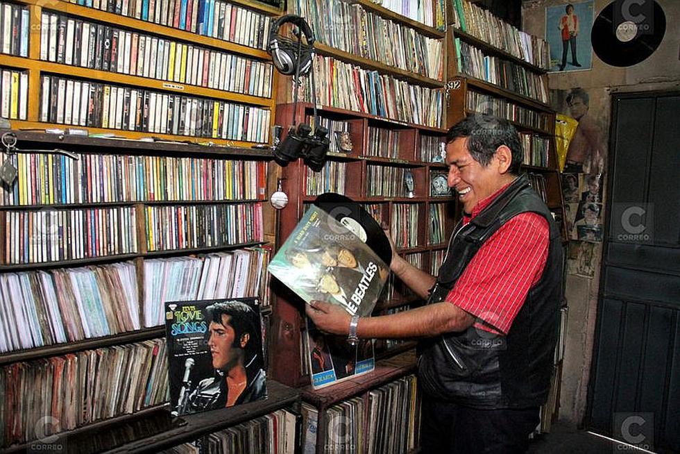 Atesora discos con 70 años de antigüedad