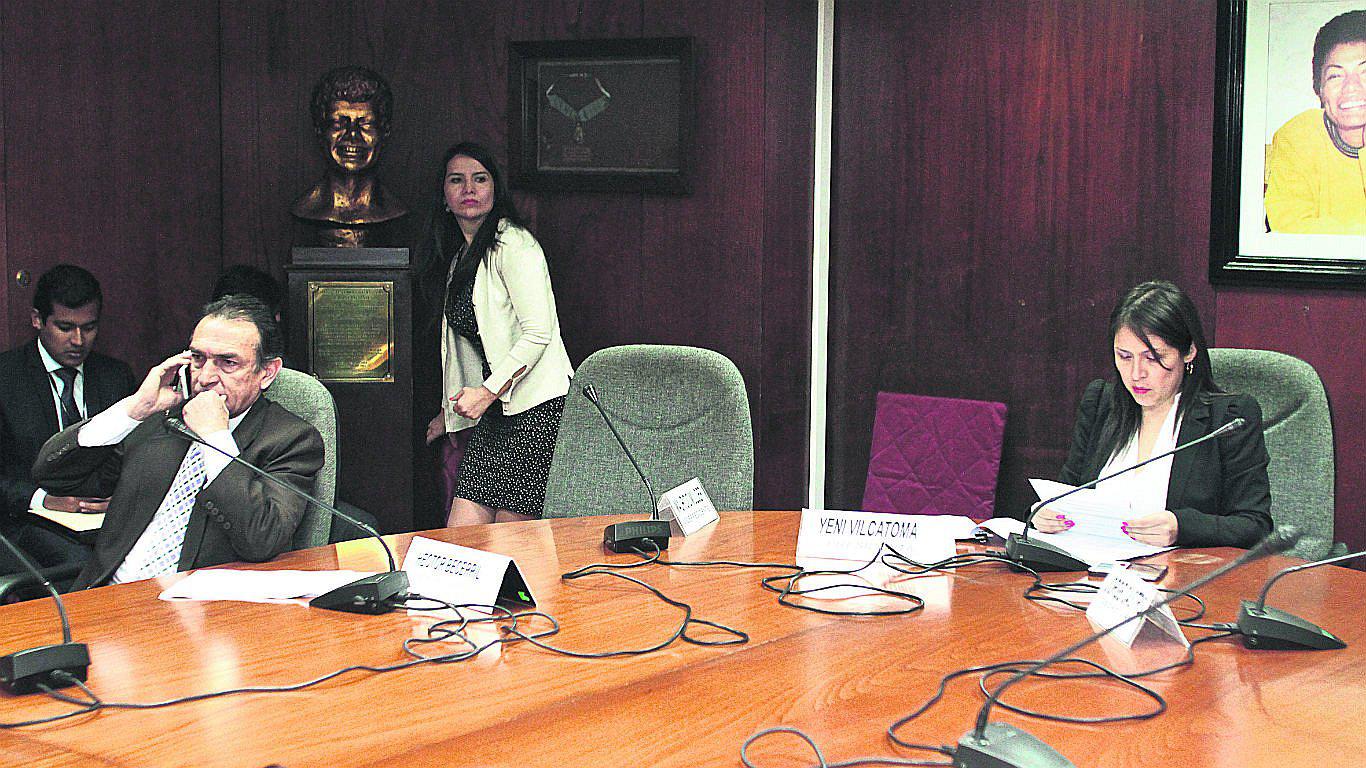 Héctor Becerril rechaza pedido de Yeni Vilcatoma para retornar a Fiscalización