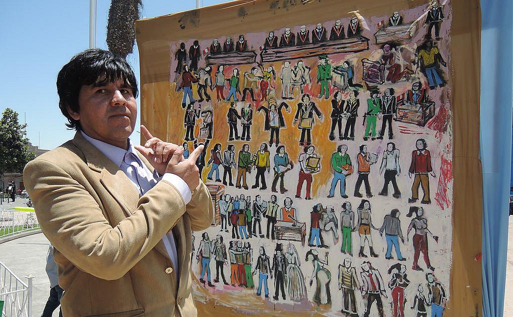 Abogado con dibujos enseña a la población sobre los delitos