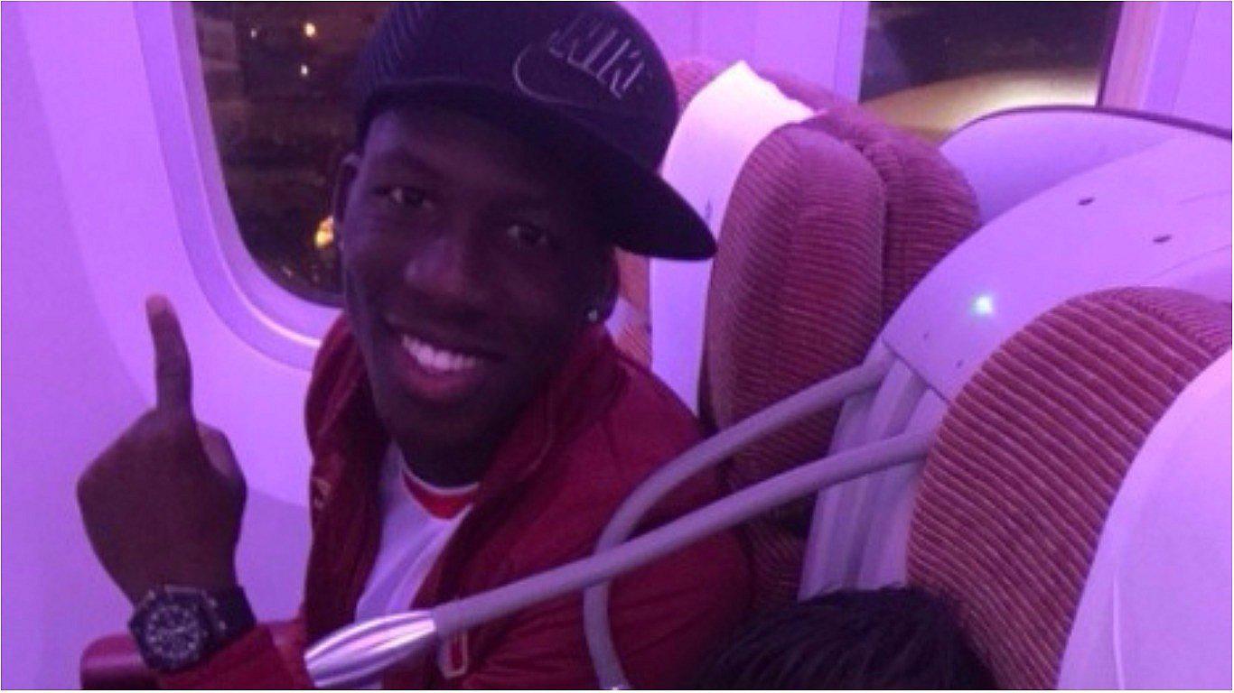 ​Selección peruana: Luis Advíncula y la graciosa situación al momento de subir al bus (VIDEO) 