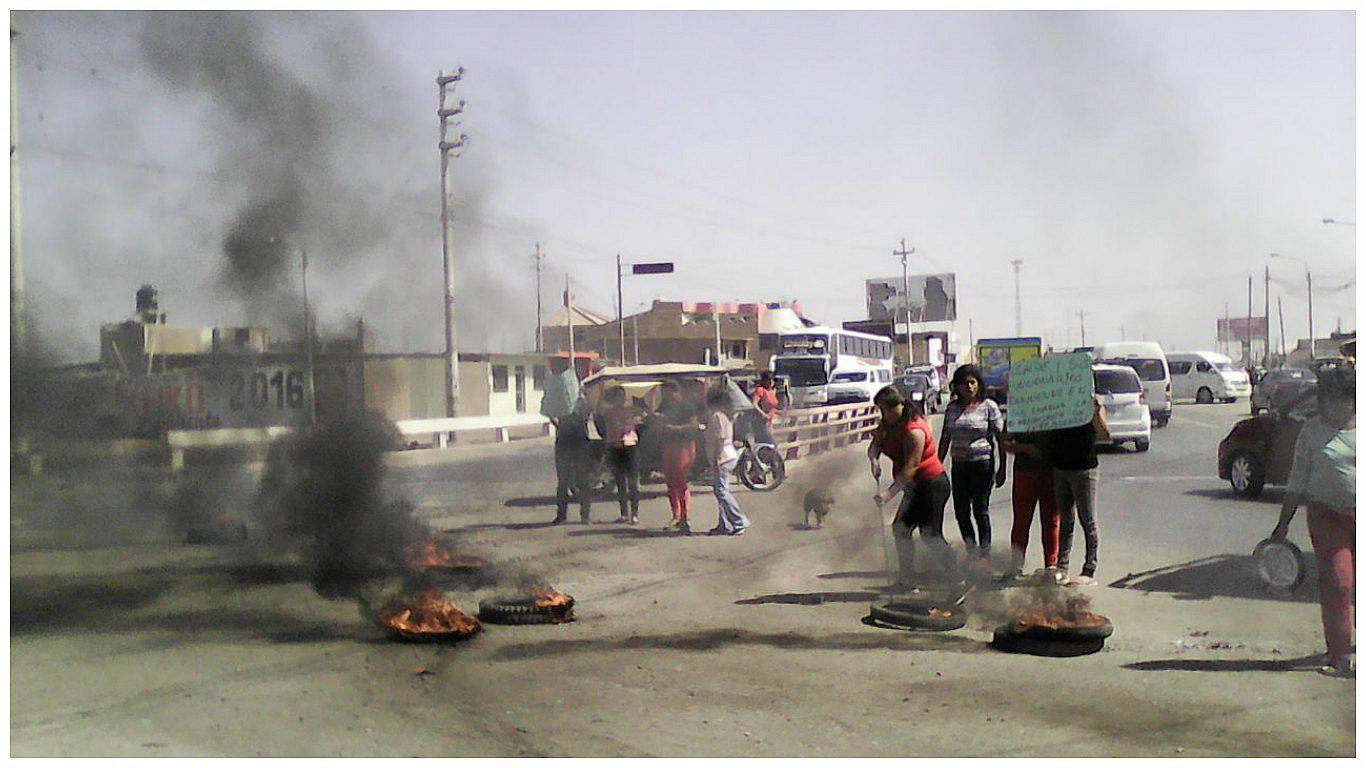 Lambayecanos exigen obras con quema de llantas y bloqueo de vía