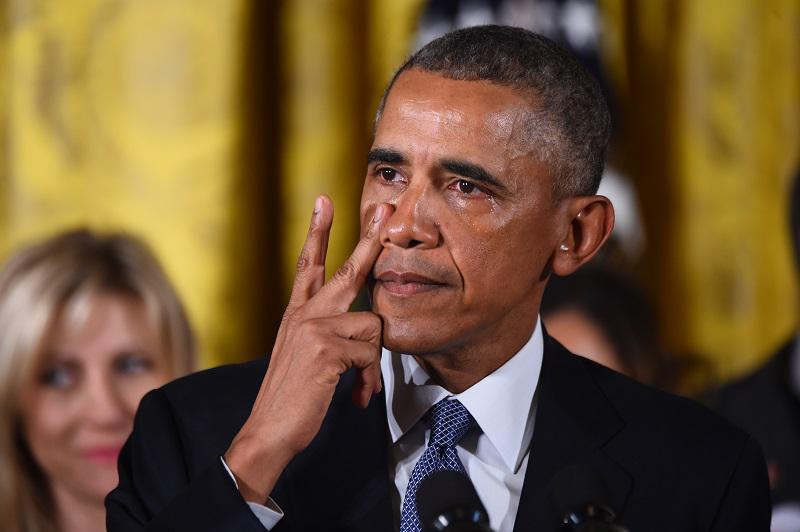 Barack Obama: Sus lágrimas no conmovieron a todos y se desata críticas en internet (VIDEOS)