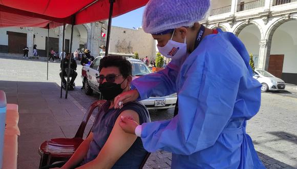 Punto de vacunación en la Plaza de Armas. (Foto: Nelly Hancco)