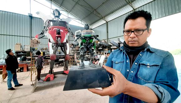 'Transformers Cholos' Iniciativa recrea robots de gran tamaño en Cusco. Foto: Juan Sequeiros.