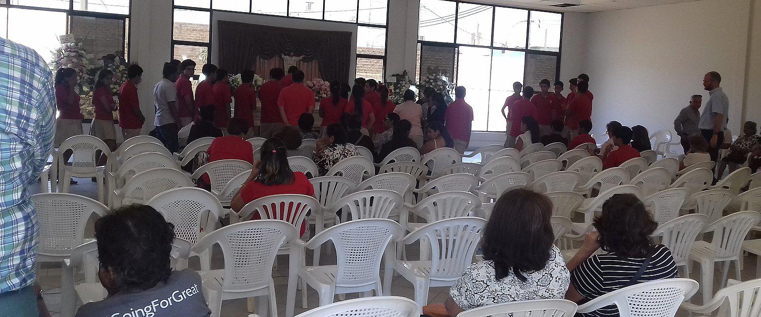 Piura: Amigos y familiares despiden  a víctimas de tragedia