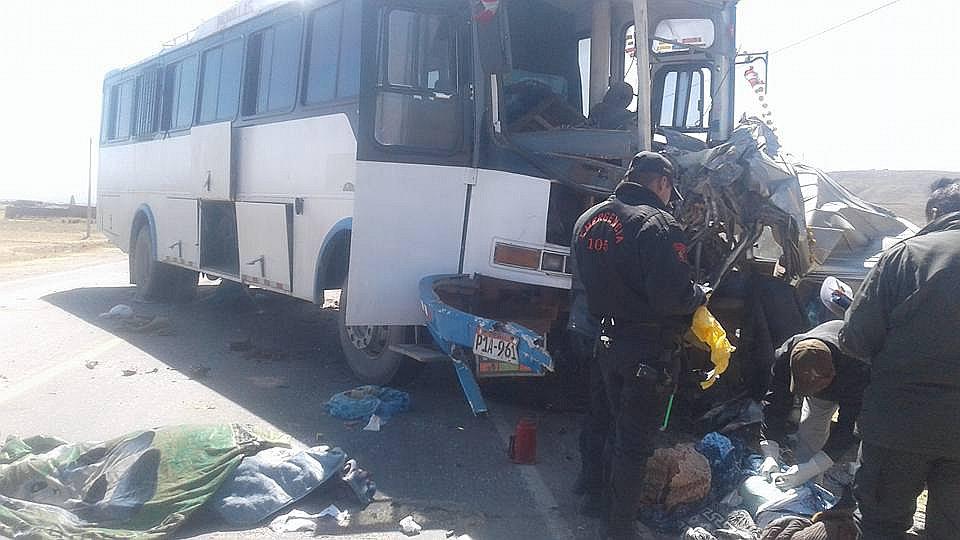 Accidente de tránsito dejó tres muertos en la vía Juliaca-Huancane [VIDEO]