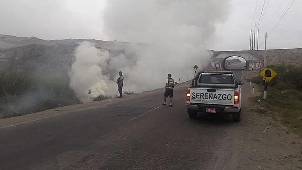 Incendio forestal cerca a playa Las Rocas en Mollendo (FOTOS)