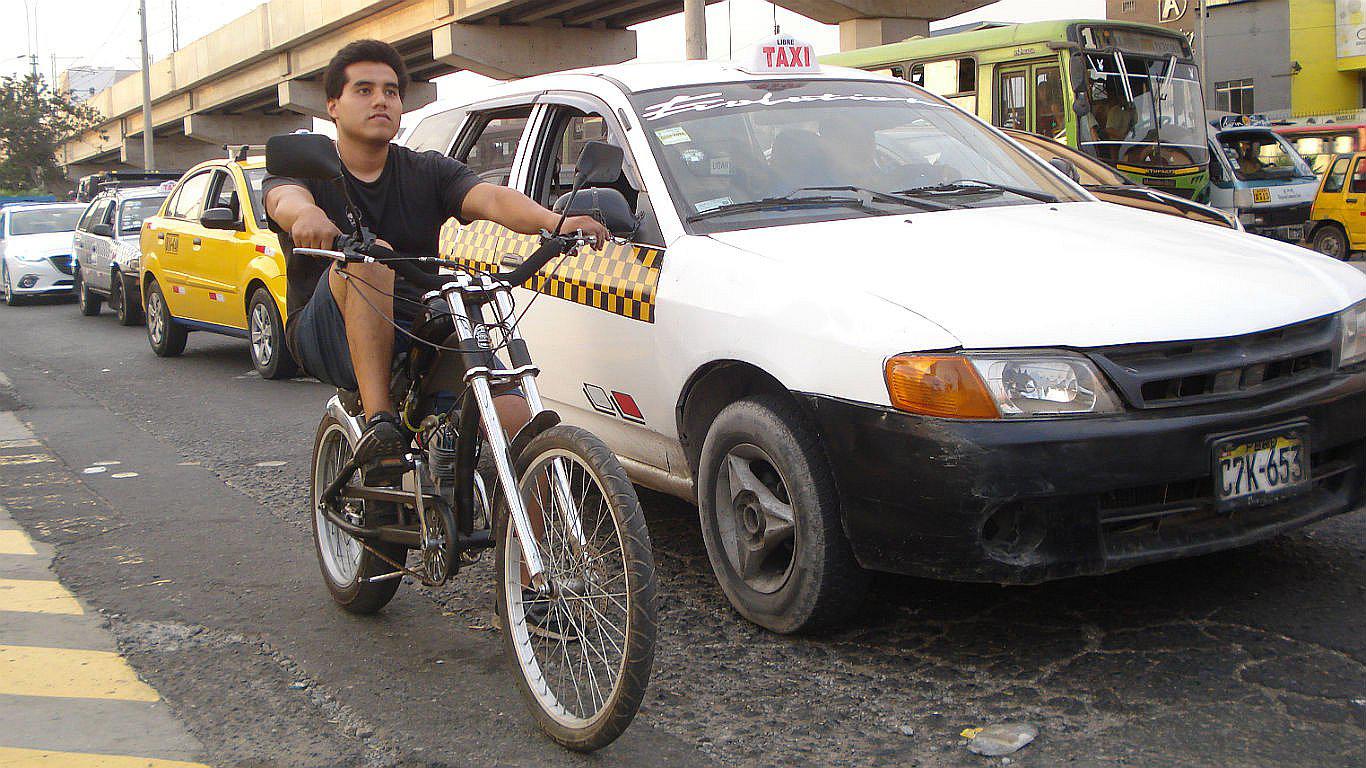 Bicimotos, una alternativa que gana terreno entre el caos vehicular de Lima