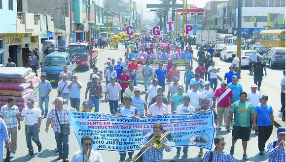 Chimbote: Cientos salen a las calles para defender industria de consumo humano directo