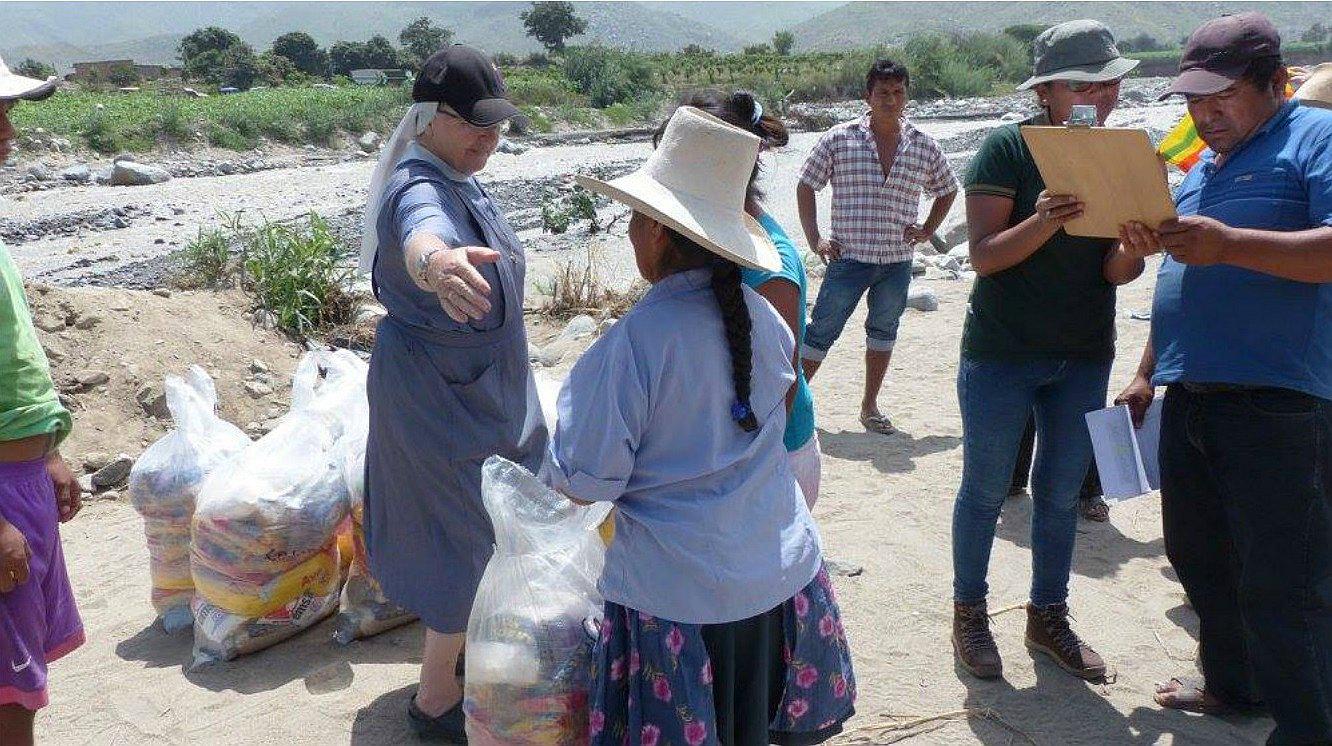 Chimbote: Congregación lleva ayuda humanitaria a damnificados en Moro 
