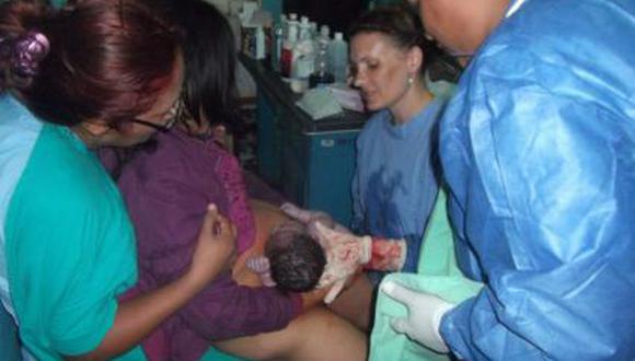 Atalaya: Madres nativas practican partos verticales