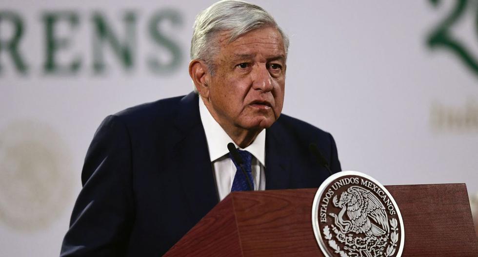 El presidente mexicano Andrés Manuel López Obrador (AMLO) habla durante su conferencia de prensa matutina diaria en el Palacio Nacional en la Ciudad de México, el 20 de abril de 2021. (PEDRO PARDO / AFP).