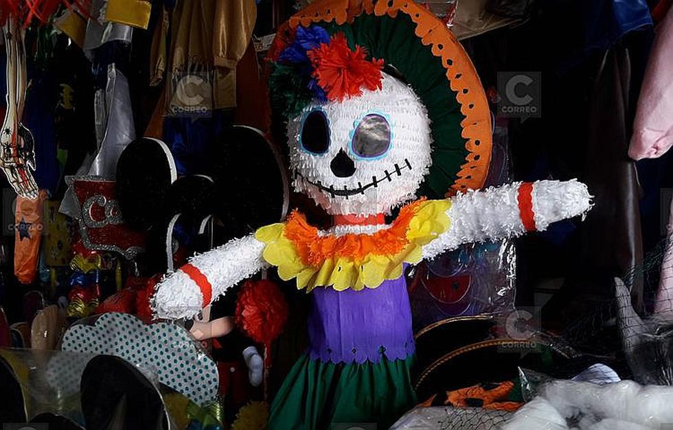 Halloween: Brujas y fantasmas para adornar locales comerciales (FOTOS Y VIDEO)