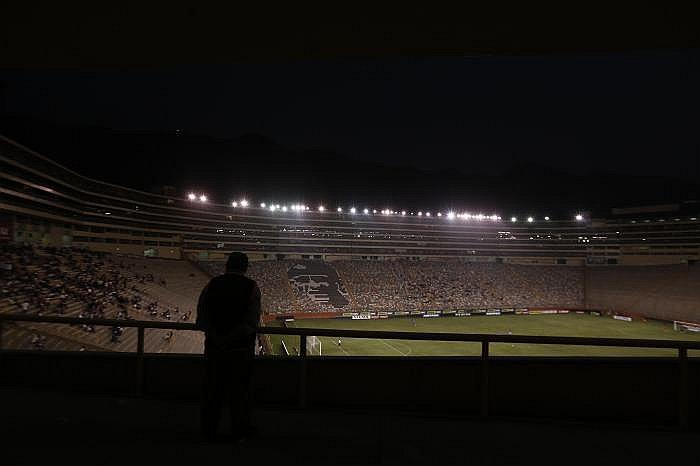 Universitario de Deportes: Ponen en remate palco del Estadio Monumental