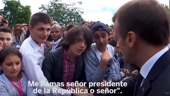 El momento en que Macron se molesta y corrige a un adolescente en un acto público (VIDEO) 