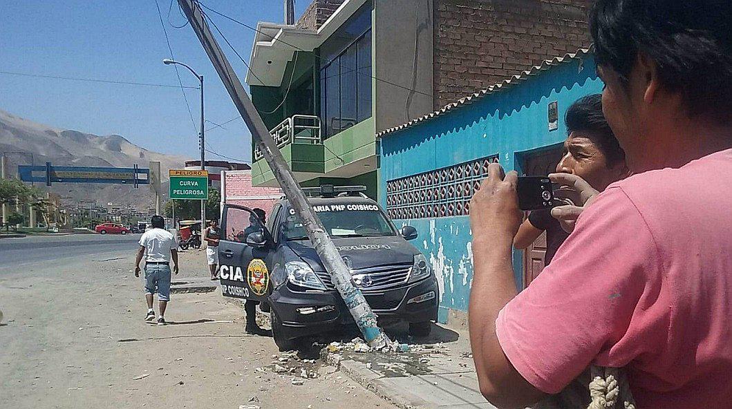 Coishco: Patrullero inteligente se estrella contra poste de alumbrado público (VIDEO) 