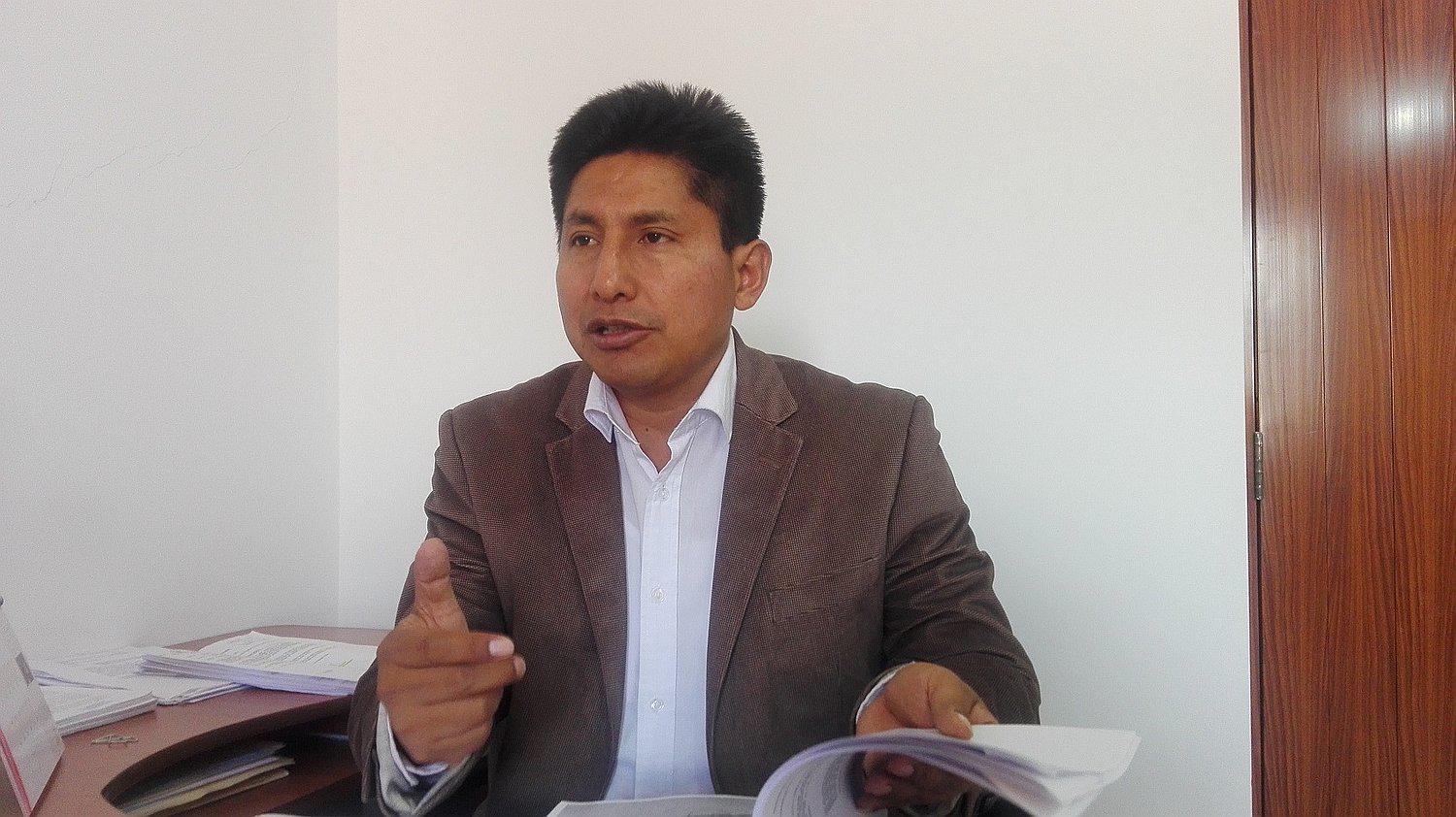 Consejero Loayza arremete contra Efraín Pillaca por asumir gerencia general