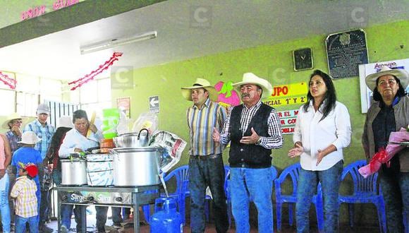 Congresista Ana María Solórzano regala cocinas para cinco comedores populares
