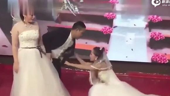 Mujer llegó vestida de novia a la boda de su ex para pedirle que se case con ella 