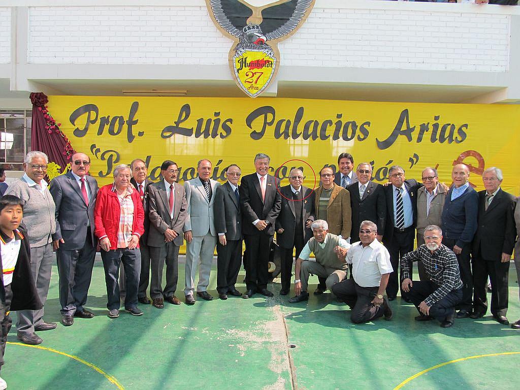 Estudiantes rinden homenaje al docente Luis Palacios Arias